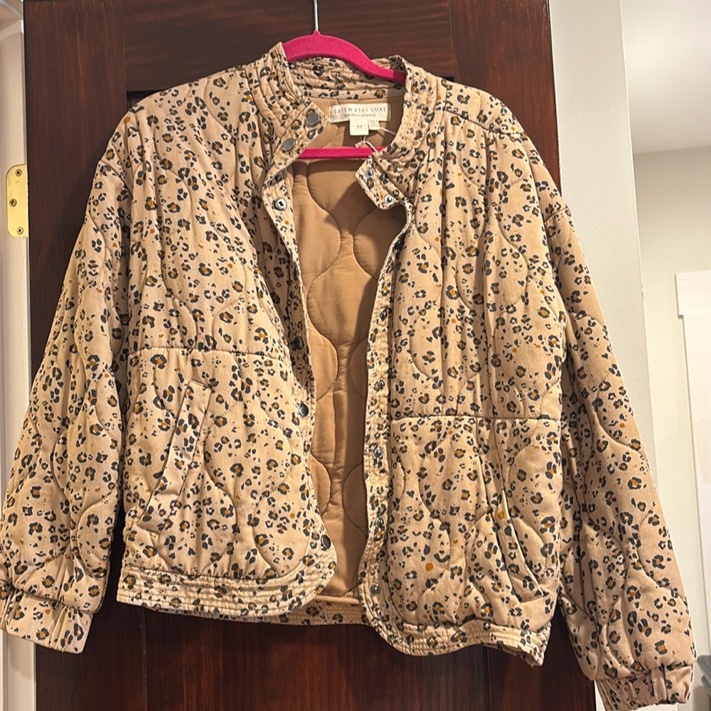 Adorable leopard cotton bomber